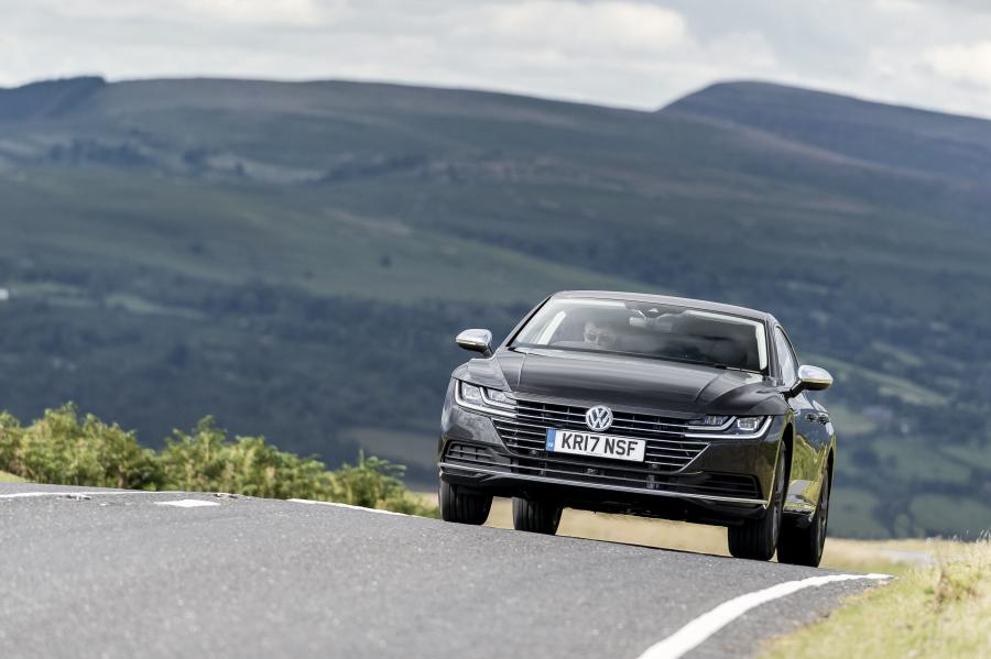  Volkswagen Arteon 4Motion Elegance 2017 года  (UK) (фото 31 из 41)